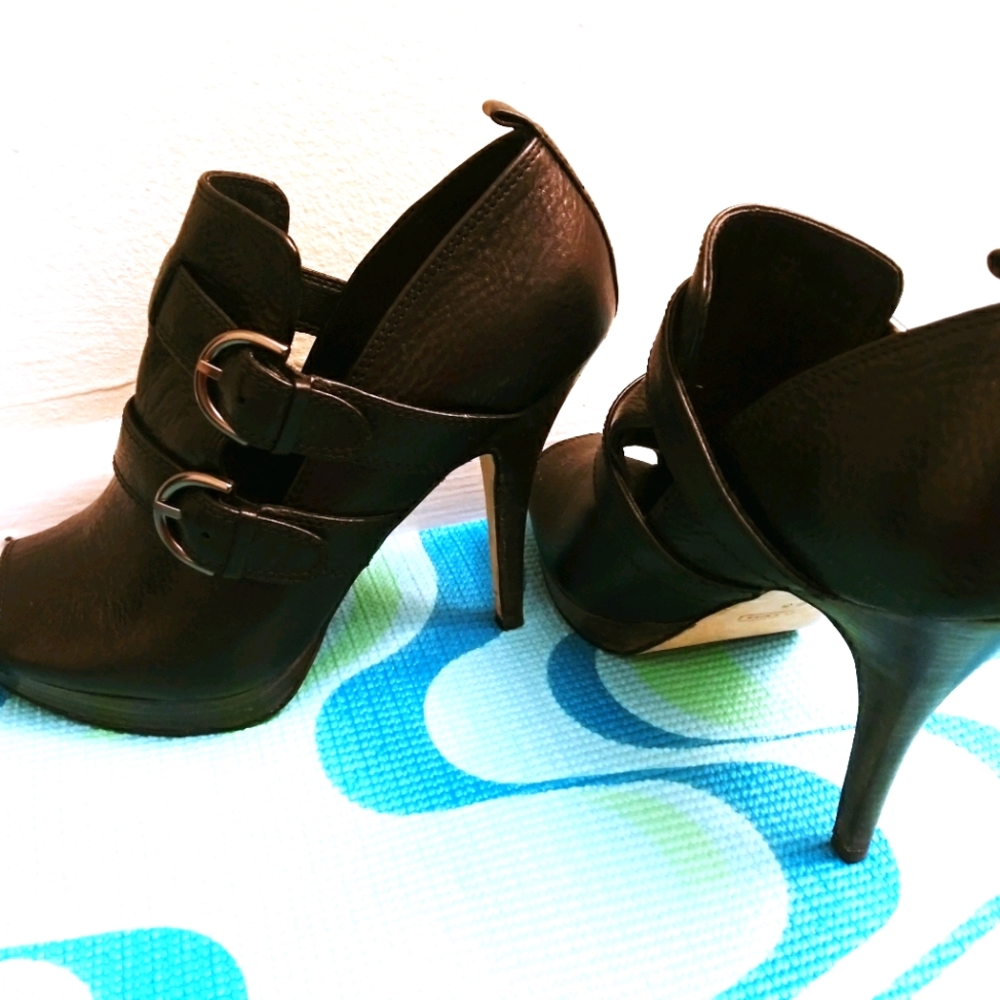 Coach Pumps 8.5 Leather Buckle